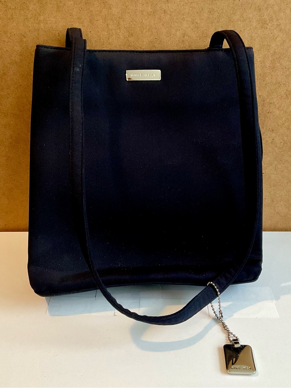 Nine West shoulder bag features a silver charm EUC